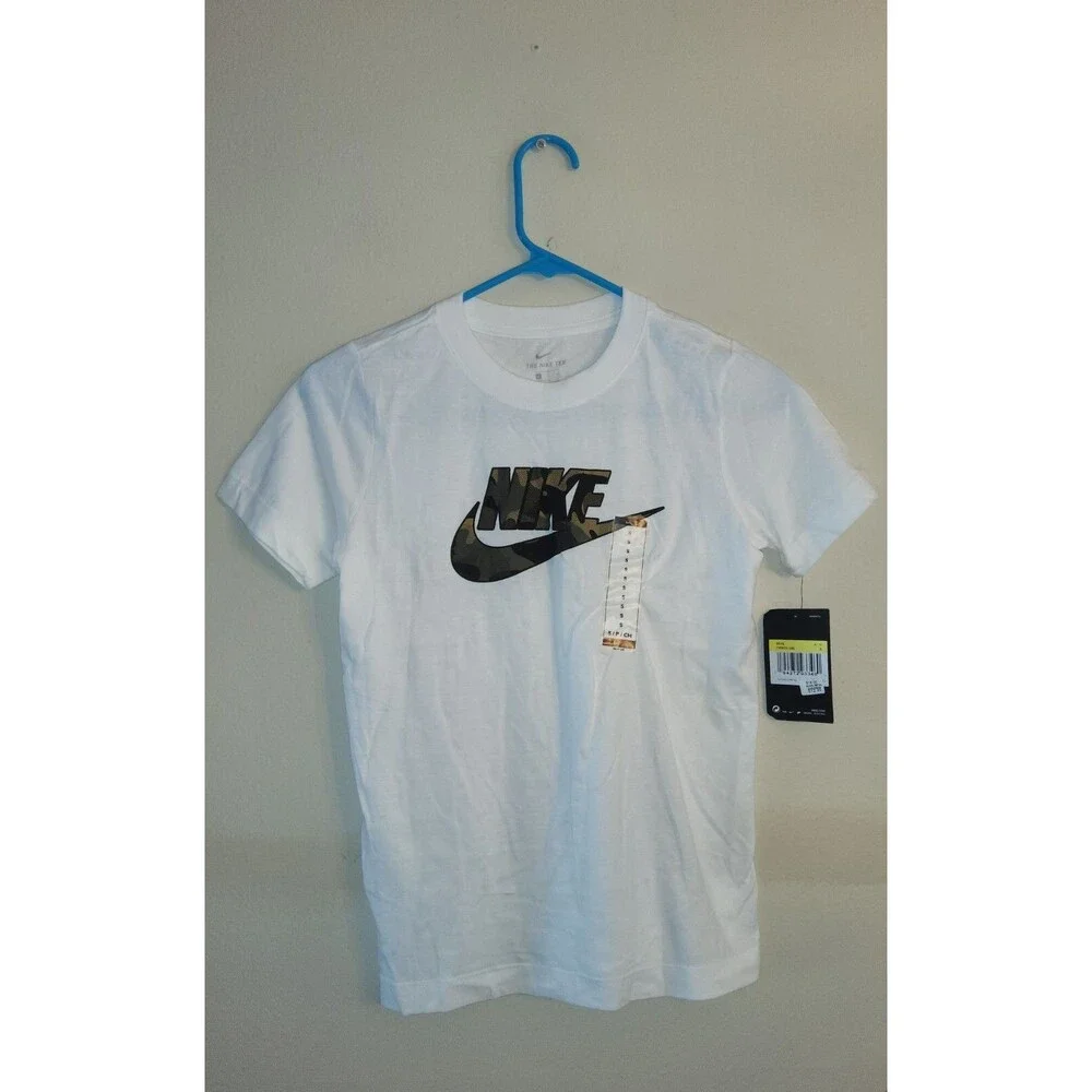 New with tag Boys Kids Nike Camouflage Logo White T Shirt Size S